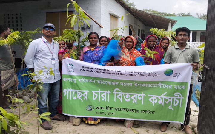 আদ্-দ্বীনের উদ্যোগে পরিবেশের ভারসাম্য রক্ষায় গাছের চারা বিতরণ